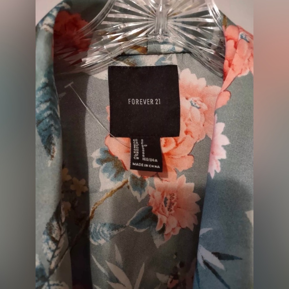 Forever 21 Floral Satin Robe - Picture 4 of 4